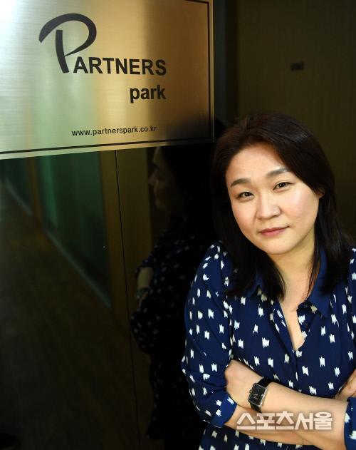 [엔터비즈]배용준 김수현 매니저 출신 신효정 대표를 주목한다