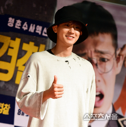 [SS포토] 엑소 찬열, 모자로도 감출 수 없는 잘생김