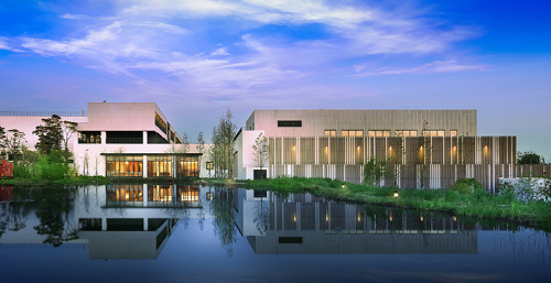 3.디아넥스전경