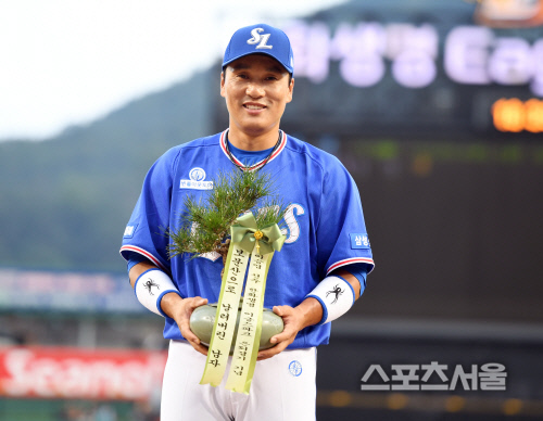 [SS포토] 은퇴투어 이승엽 '홈런으로 보문산 정상을 넘긴 사나이'