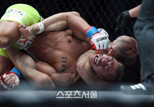 [로드FC]1라운드 백초크 장대영, \'끝장을 내겠어~\'