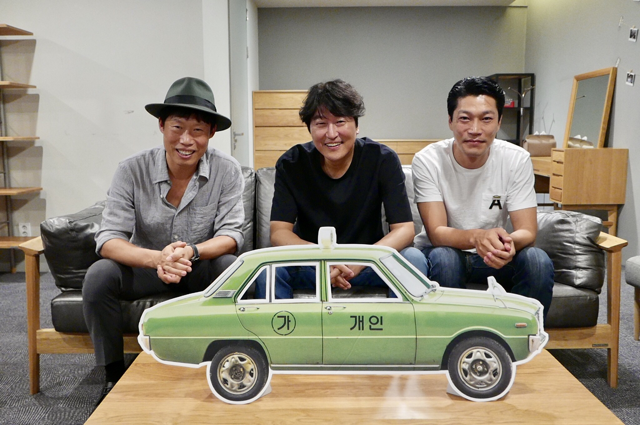 "천만이 보여~" '택시운전사' 13일째 800만 돌파.'택시' 인증샷