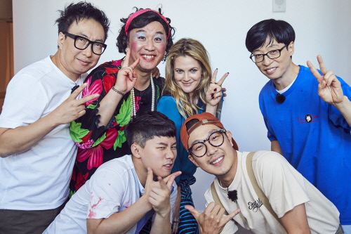 '무한도전' 멤버들 드류 베리모어와 인증샷