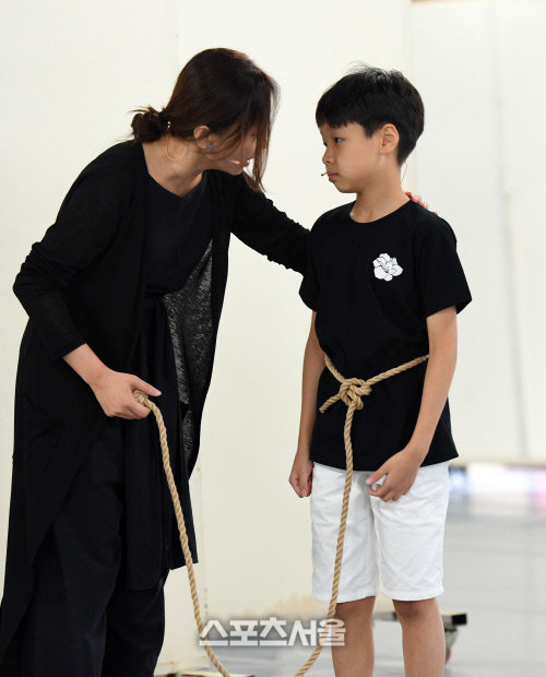 [SS포토]뮤지컬 '서편제', 모자로 호흡 맞추는 이은율과 이민혁