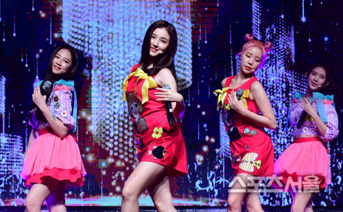 [SS포토] 모모랜드 낸시, 귀여운 미모에 완벽 S라인