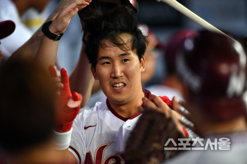 대타 투런홈런 장영석, 모자벗기고 때릴 준비[SS포토]