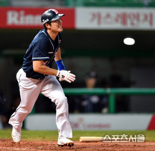 역전홈런 김재호, 제대로 맞았으니[SS포토]