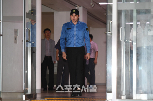 [SS포토]박유천, 강남구청 사회복무요원 근무 마치고 소집 해제