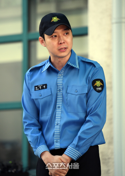 [SS포토]박유천, 팬들 바라보다 눈물 글썽