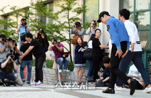 [SS포토]소집 해제 박유천, 셔터 세례를 뚫고...