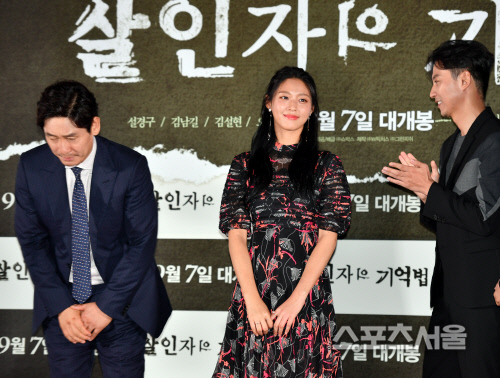 '살인자의 기억법' 설현, 김남길 박수받으며 퇴장[SS포토]