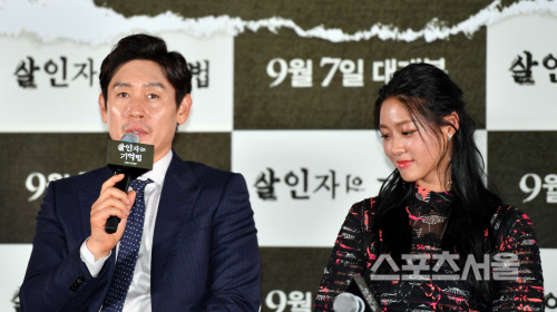 '살인자의 기억법' 설현, 대선배 칭찬에 다소곳[SS포토]