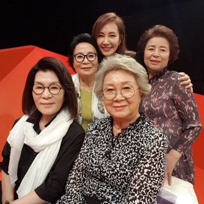 채시라, '미우새' 母들과 녹화 인증샷 재조명