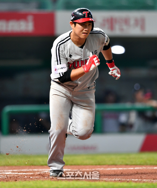 2타점 2루타 터트린 김재율[SS포토]