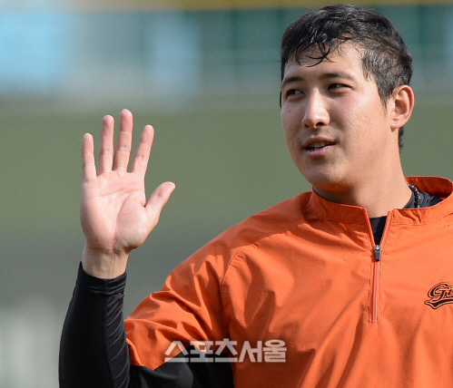 [SS포토] 롯데 황재균, 이 손이 바로 홈런포를 쏘는 매직 핸드!