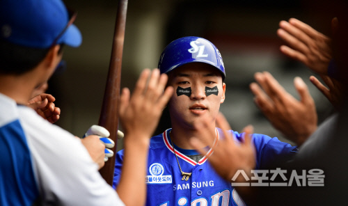 [SS포토] 박해민, 경기 시작과 동시에 솔로포 꽝!