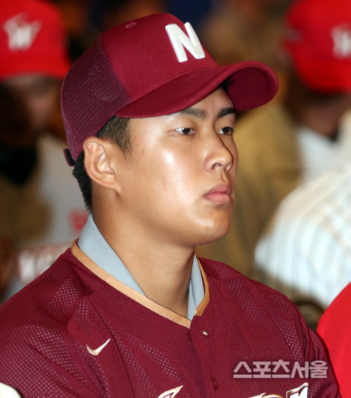 [SS포토] '넥센의 2차 1순위' 김선기, 히어로즈 모자 잘 어울리죠?