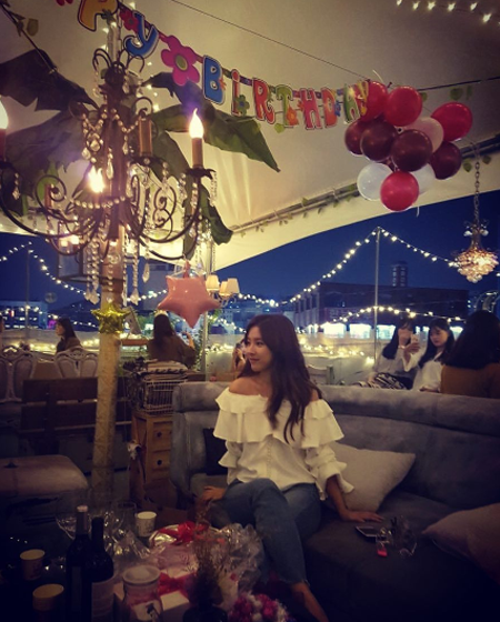 [★SNS] "생일 선물 고마워요❤"…김소은, 훈훈한 생일 인증샷