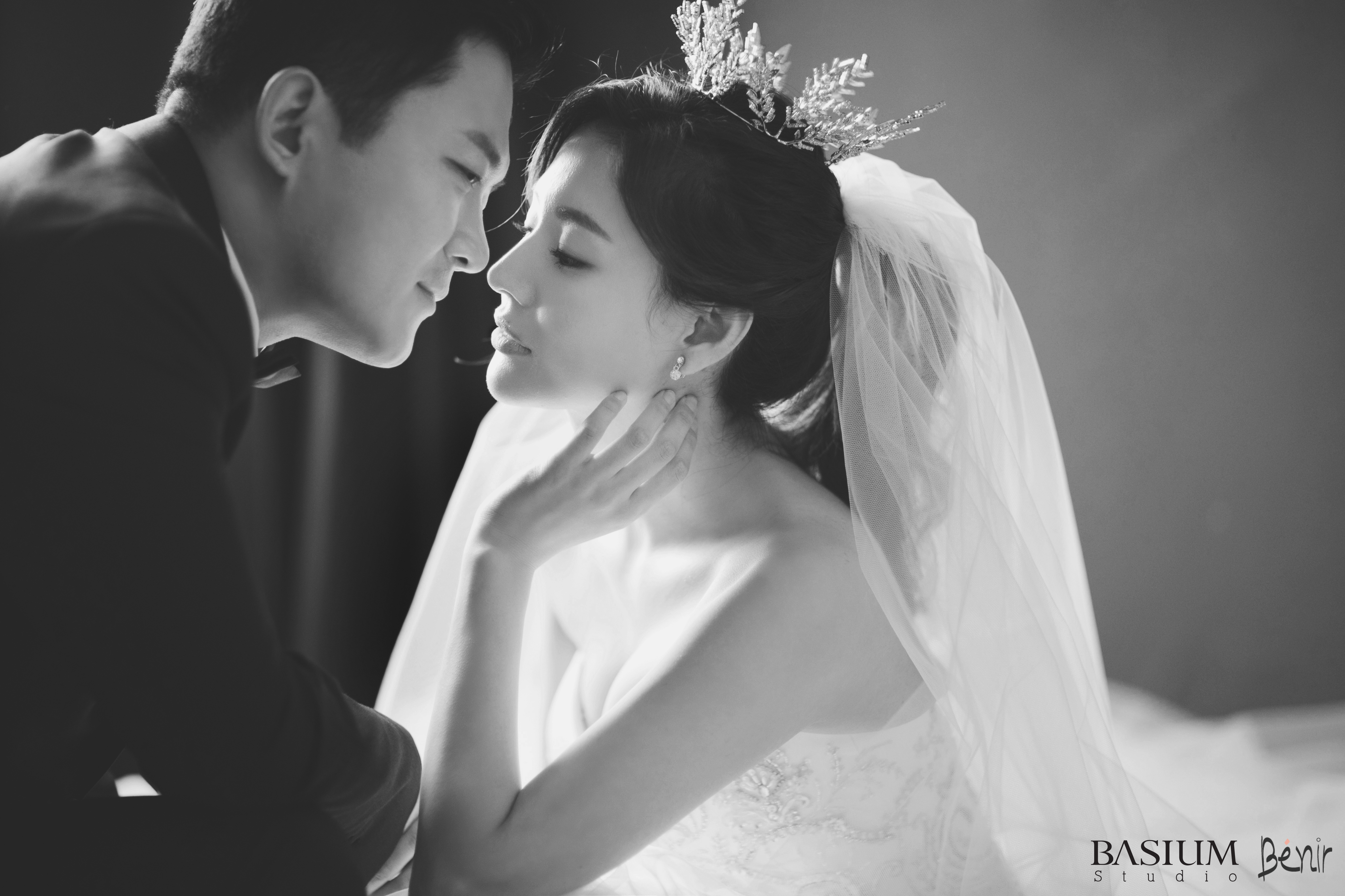 '9월의 신부' 서유정,고혹적인 웨딩드레스 자태 공개