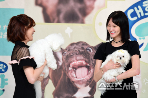 [SS포토] 이혜정 '이수경 반려견 안고'