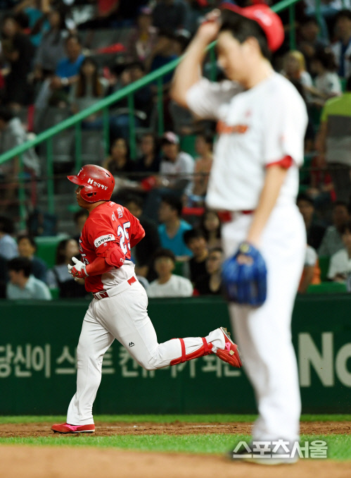 [SS포토] KIA 이범호, 문승원 넉다운 시킨 스리런 홈런포~!