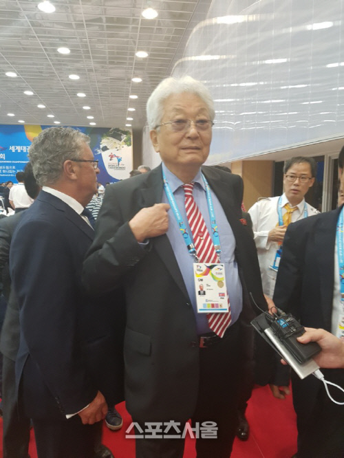 장웅 북한 IOC 위원, 평창올림픽 관련 '엇갈린 발언'