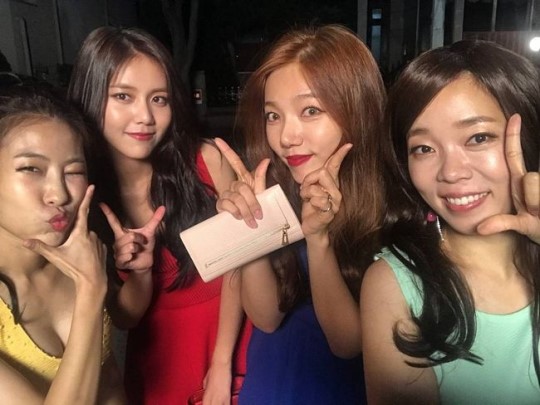 [★SNS] 이채영, 'SNL9' 크루와 촬영 인증샷…"다들 ♥"