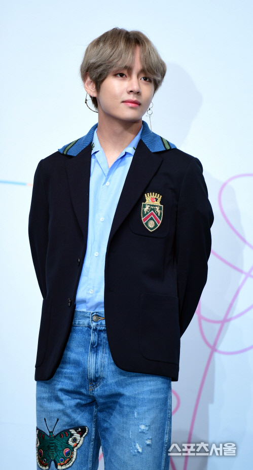 [SS포토] \'방탄소년단\' 뷔, 바지에 나비 한마리