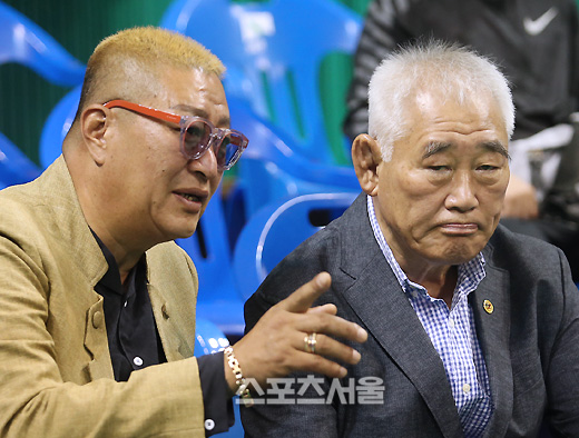 '능력자' 유퉁, "여자씨름 관전왔어요!"