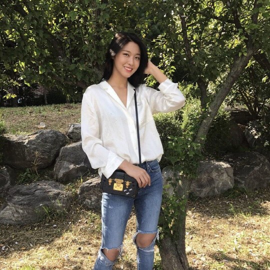 "수수한 패션도 빛난다" 설현, 청순 미녀의 정석