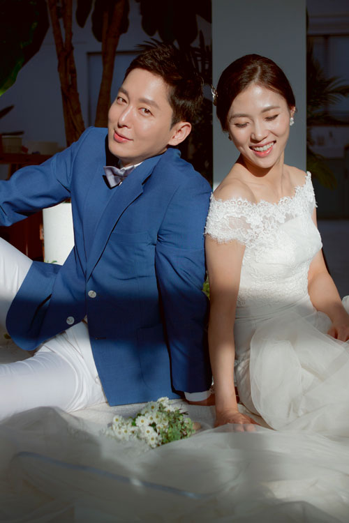 '결혼' 배우 이동진♥펜싱선수 김지연, 사랑 가득한 웨딩 화보