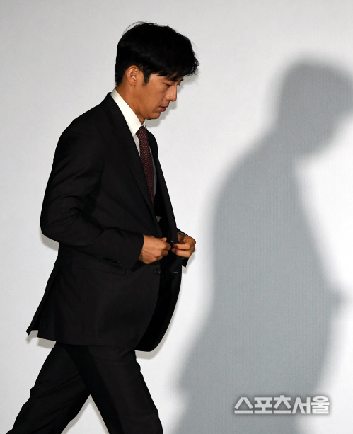 [SS포토] 고수, 옆모습도 훈훈해~!