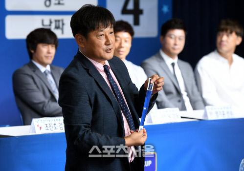 [SS포토] 목포 시청 김정혁 감독, 하필... 가장 멀리 떨어진 울산에서?