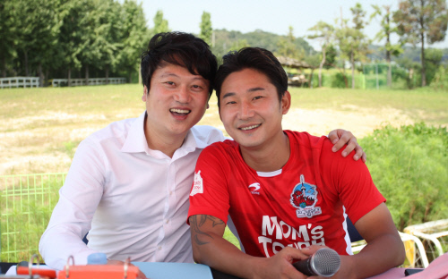 이천수, 박문성 해설위원과 입 맞춘 사연은?