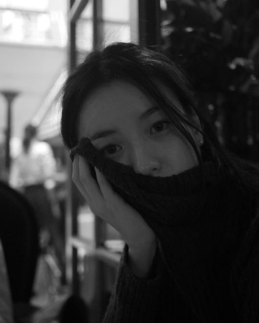 "압도적인 고혹미" 한효주, 어둠 속에서도 빛나는 미모