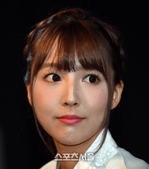 [SS포토]완전 계란형인 미카미 유아, \'미인의 전형이죠~\'