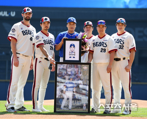[SS포토] 은퇴투어 이승엽 \'두산과의 추억을 가져 갑니다\'