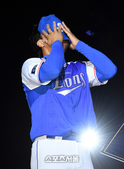 [SS포토]이승엽 은퇴식, \'참으려 했던 눈물이...\'