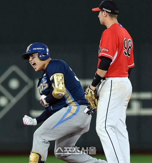 [SS포토] NC 권희동, 연장승부의 준인공은...나야 나!