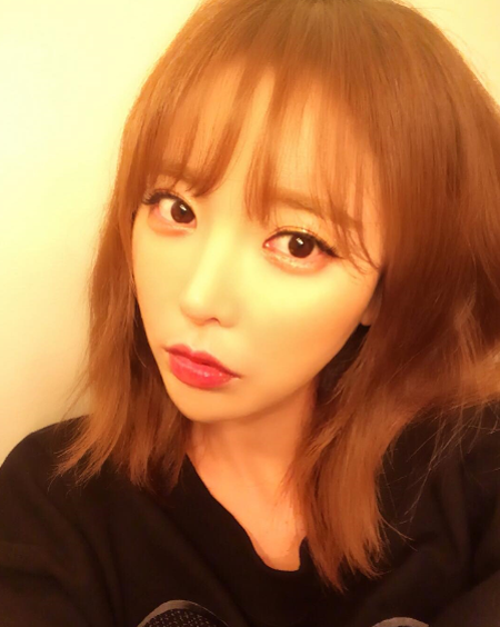 "눈빛에 빠져들다"…홍진영, 인형 비주얼로 남심 저격(ft.단발) 