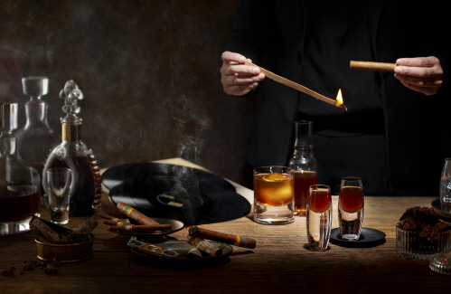 더 팀버 하우스_위스키 & 시가