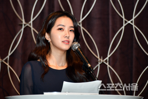 \'더 패키지\' 사회보는 강지영 아나운서 [SS포토]