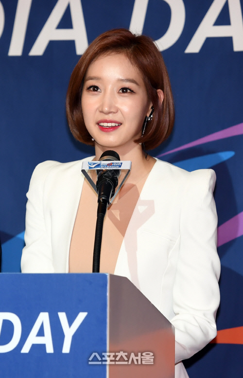 [SS포토]V리그 미디어데이 사회 맡은 조은지 아나운서