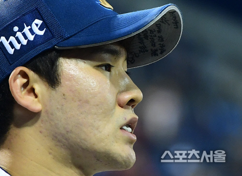 [SS포토] 박민우의 '집중', 모자 안쪽에 새겨진 메세지들...