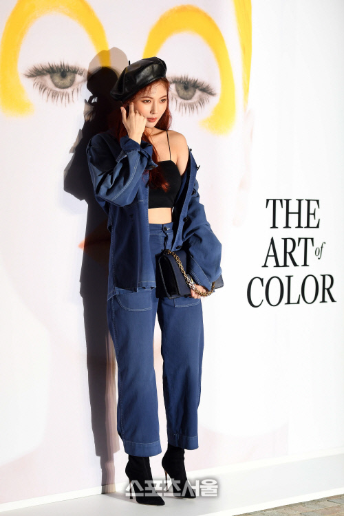 [SS포토]긴장한 현아, "날씨가 추워서요~"