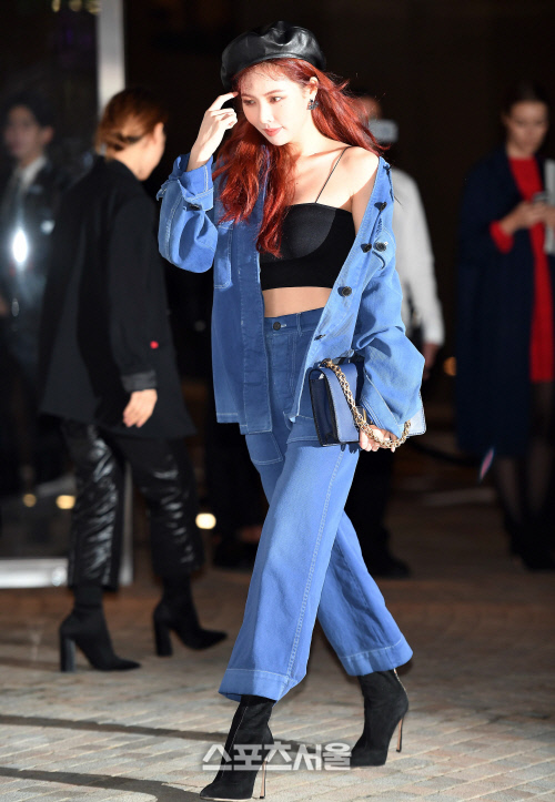 [SS포토]눈부신 현아, "조명이 너무 밝아요~"