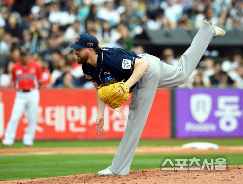 [SS포토] NC 해커, 롯데 타선을 요리하는 호투~!