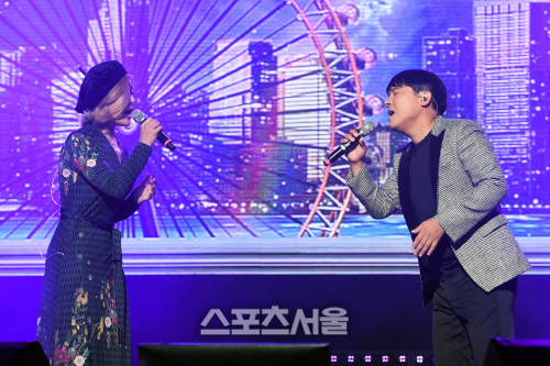 [SS포토]제이닉과 듀엣곡 선보이는 임창정