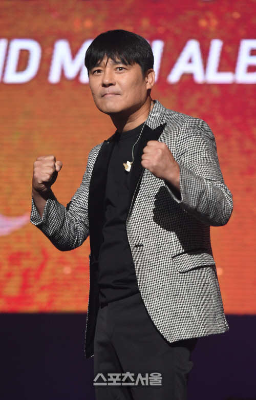 [SS포토]임창정, '이번 노래는 키 안 낮추고 부르셔도 돼요!'