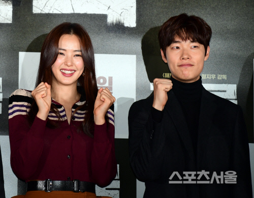 [SS포토] 이하늬-류준열, '침묵' 대박 염원 화이팅~